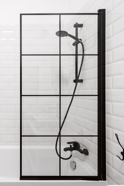 Bespoke-frameless-bath-screen